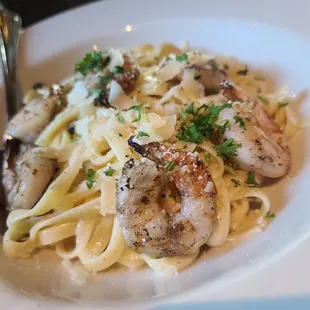 Fettuccine Alfredo Classico with Grilled Shrimp