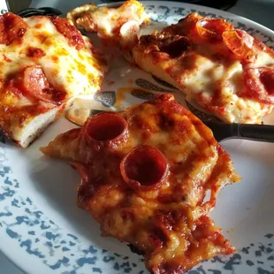 Bella sharing a plate with primo and Paul&apos;s the next day. The United Colors of pizza.