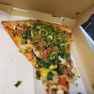 Slice of pizza is the best .