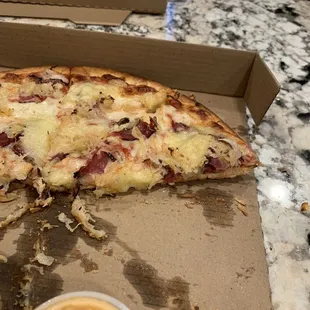 Thin crust Reuben pizza