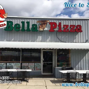 Bella Pizza is a neighborhood pizza shop that was founded in 2000, bringing a taste of straight up, Bella Pizza to Portsmouth.