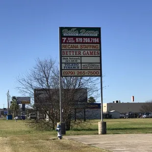 From the highway, you'll see this sign.