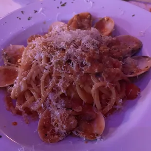 Linguini with clams in marinara sauce