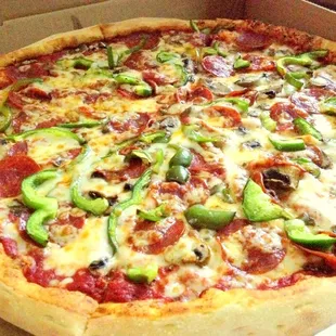 Large Pizza with pepperoni, mushrooms, green peppers