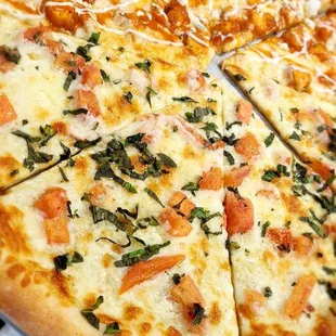 Half kickin chicken/tomato basil