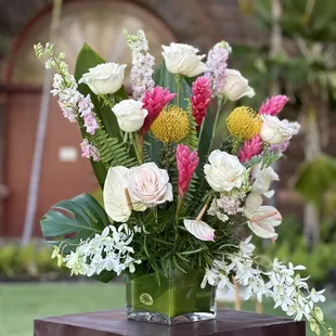 Floral arrangement for pillar