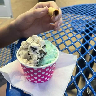 Small peanut butter and mint combo