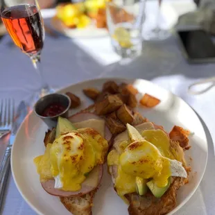 Eggs Saratoga with added Avocado. Delicious!