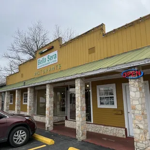 the outside of a restaurant