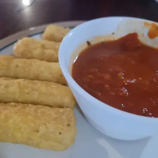 Cheese sticks with yummy marinara