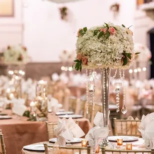 Rose gold reception décor