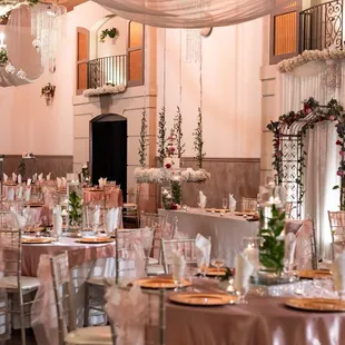 Pink reception décor