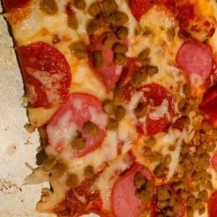 a pizza with pepperoni and sausage