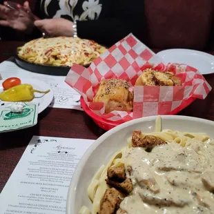 Baked ziti and pepperoni rolls.