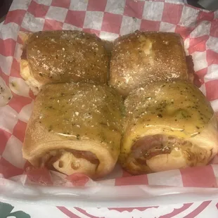 "Award winning" pepperoni rolls. Wuuut.