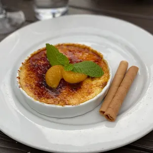 Orange and lavender creme brûlée (9.5/10): perfect for sharing after a heavy serving of pasta!