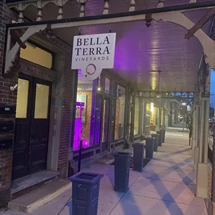 Sidewalk to entry of Bella Terra