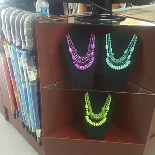 How awesome are these? #popofcolor
