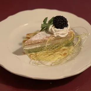Pistachios cake makes me happy.