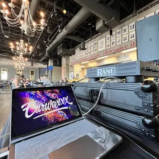 DJ Earwaxxx live at Brunch!