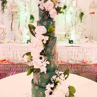a three tiered wedding cake