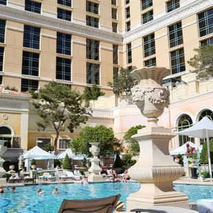Bellagio pool on a weekday afternoon