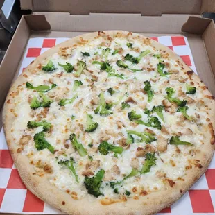 Chicken Broccoli Alfredo Pizza