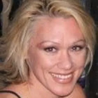 Lee L.