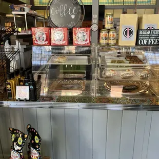 Desserts and gifts around closing time.