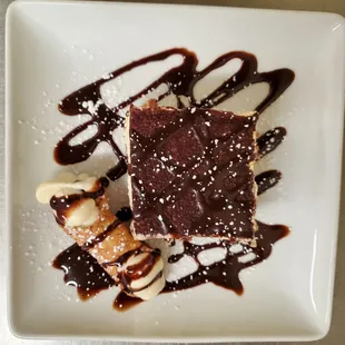 Tiramisu with cannoli