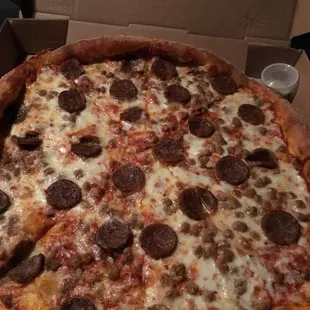 Lackluster pizza. Bland.