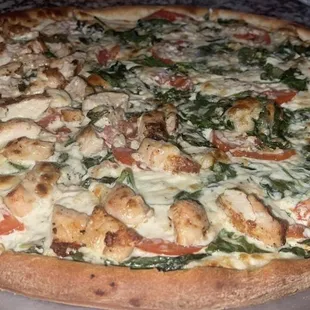 Large Alfredo pizza with grilled chicken, tomatoes, spinach,and garlic