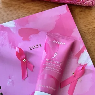 Love #Aveda Cherry Almond. The aroma is light and not sticky on the hands.  *:｡ﾟ#PinkOctober ƪ(･‿･) #FightBreastCancer *:｡ﾟ