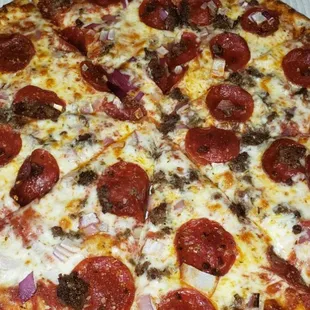 Large round pepperoni, house-made ground beef, and red onion.