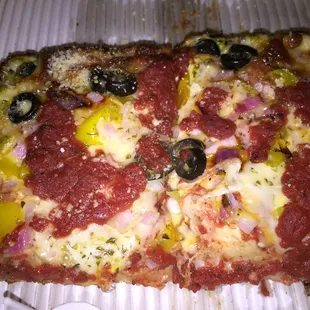 Small with black olives, white onions &amp; banana peppers, extra sauce. Asked for red onions
