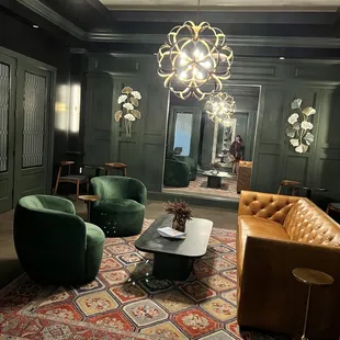 Cocktail and drinks parlor