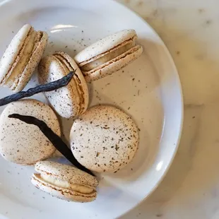 Vanilla Bean Macarons