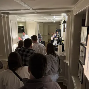 A long queue with just one bartender to get a drink in a "deluxe" resort?