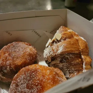 Kouign Aman and almond croissant. Excellent !!