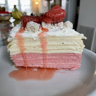 strawberry-lemon crepe cake (special)