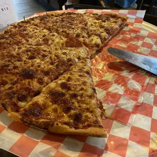 Large 1 topping (pepperoni)