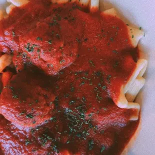 a plate of pasta and sauce