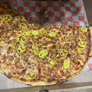 Large thin w/ sausage and banana peppers (should have been hot peppers)