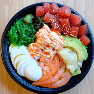 Tuna poke bowls