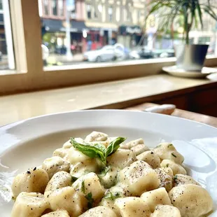 (Special) Homemade Potato Gnocchi cacio e pepe