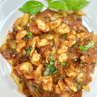 SHRIMP MARINARA, sautéed in white wine, fresh garlic, fresh basil, fresh mushrooms, our marinara sauce !