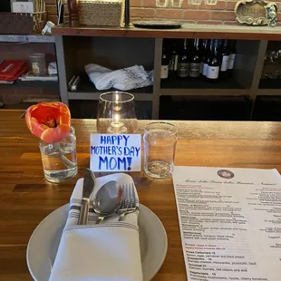 Sweet table setting for Mother&apos;s Day