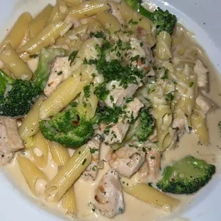 Broccoli chicken pasta