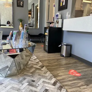 Waiting area super clean