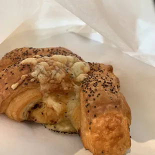 Black pepper croissant